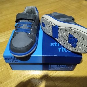 11.5 W boys stride rite sneakers shoes